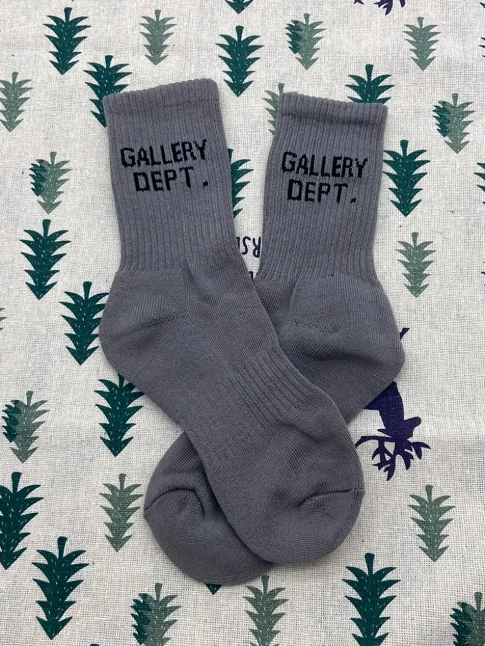 Gallery Dept Black Logo Embroidered Dark Gray Cotton Sports Socks